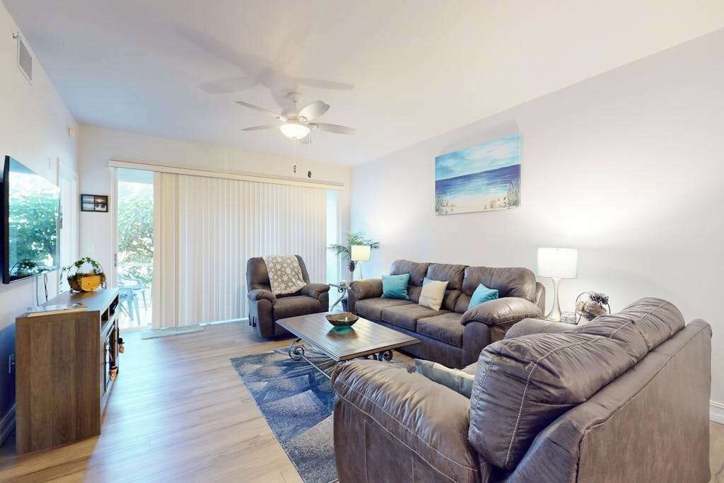 Photo of Livingroom in Vanderbilt Beach