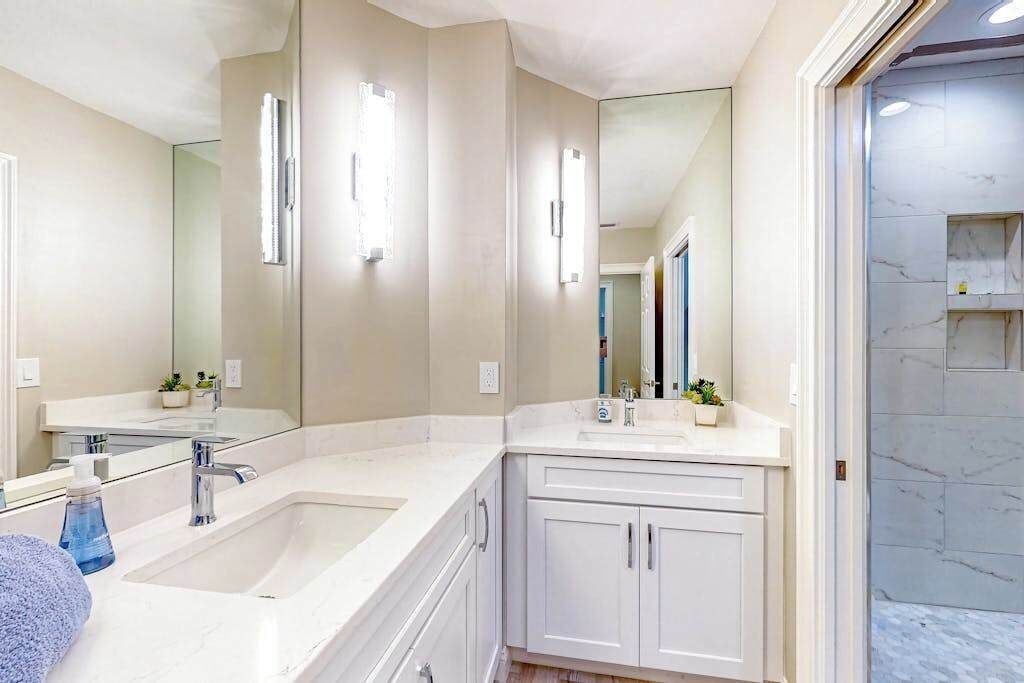 Photo of Bathroom in Vanderbilt Beach