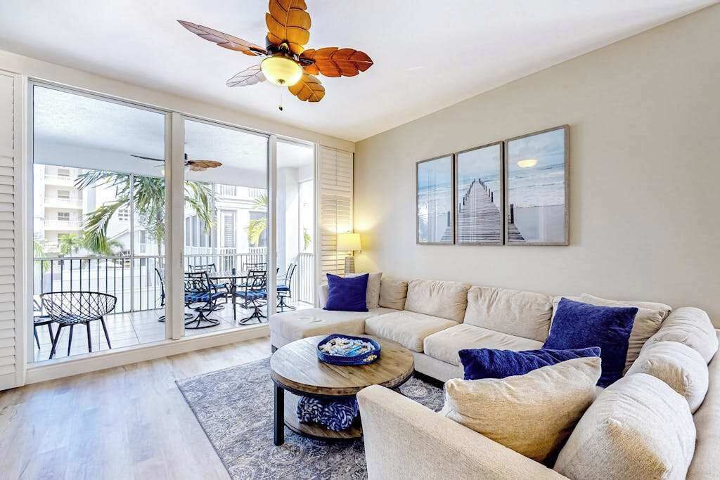 Photo of Livingroom in Vanderbilt Beach