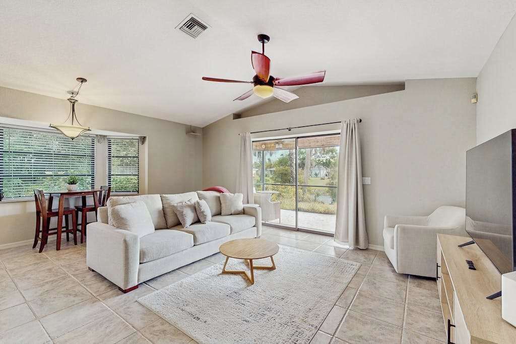 Photo of Livingroom in Englewood East