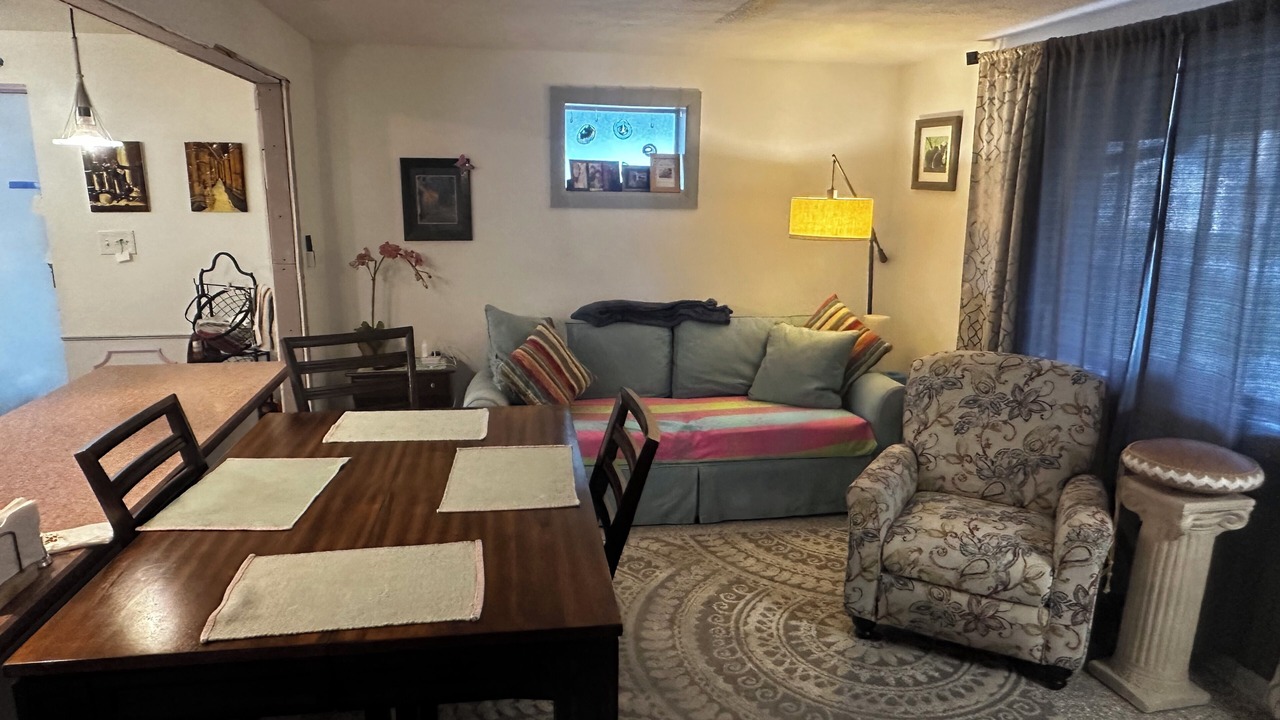 Photo of Livingroom in Edgewater