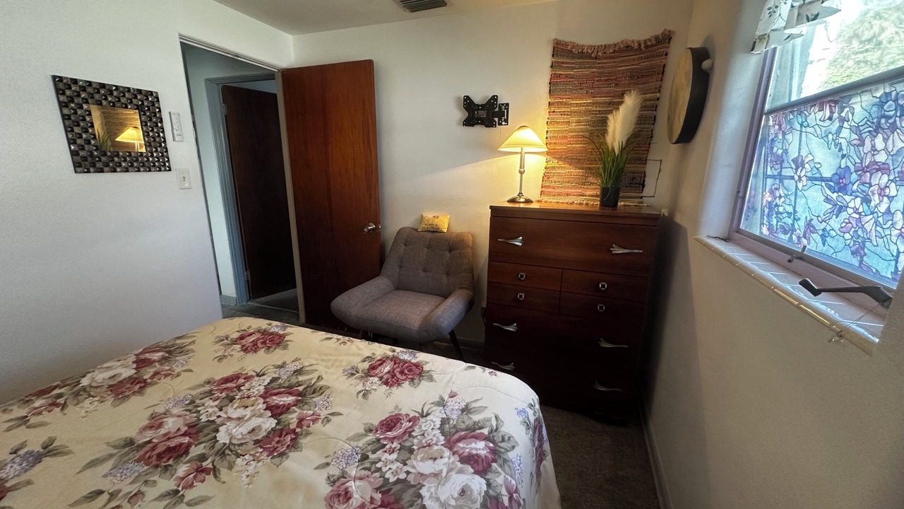 Photo of Bedroom in Edgewater