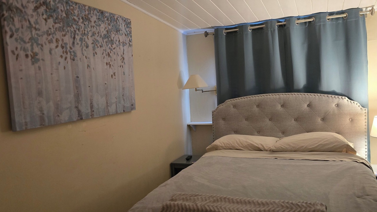 Photo of Bedroom in Parrot Cove