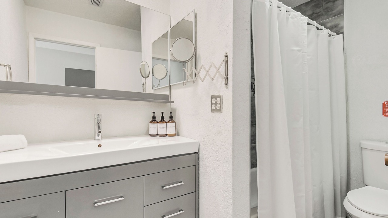 Photo of Bathroom in Florida Center North