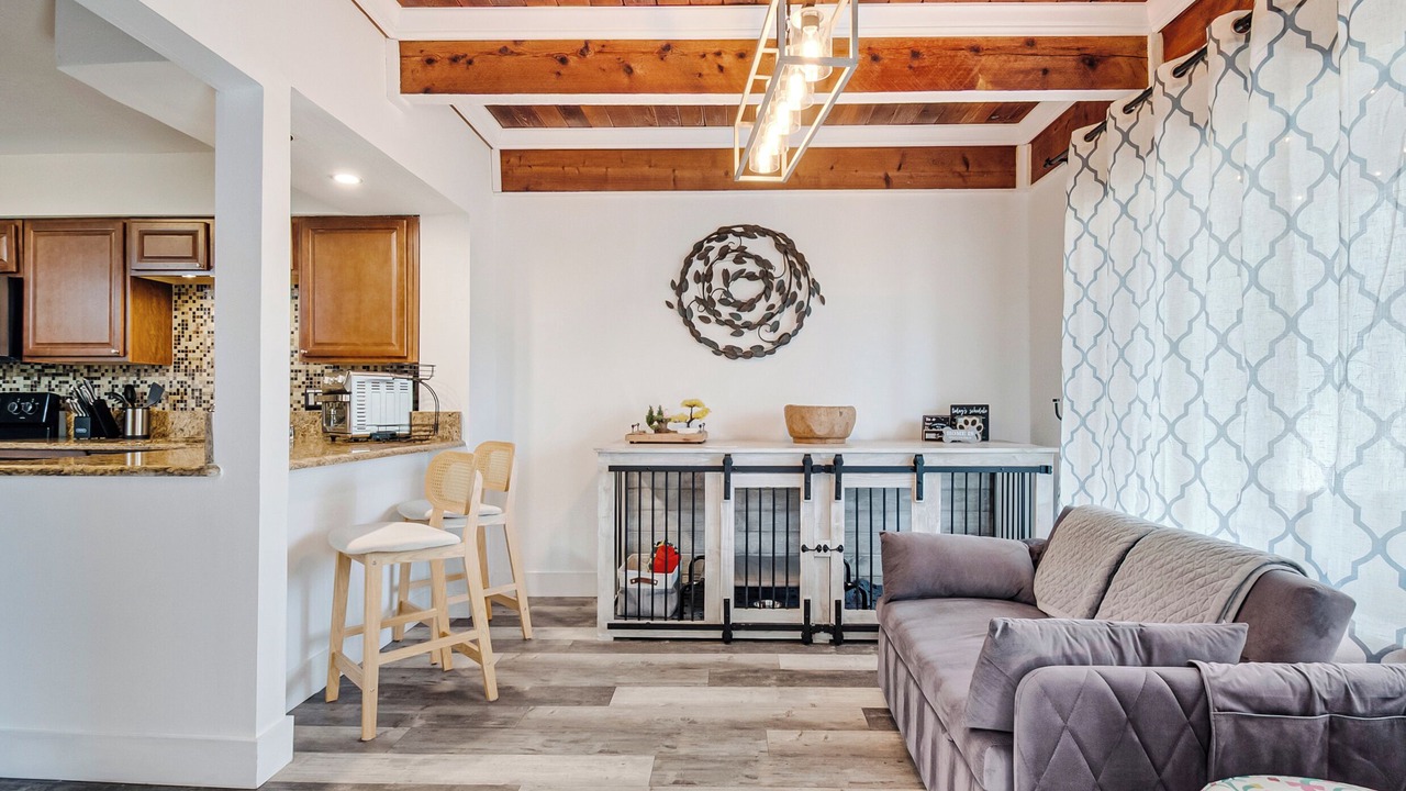 Photo of Livingroom in Florida Center North