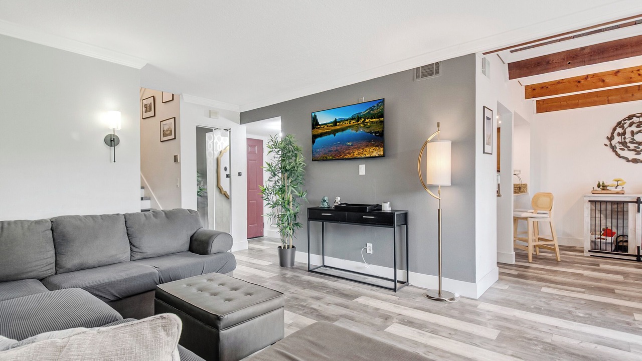 Photo of Livingroom in Florida Center North