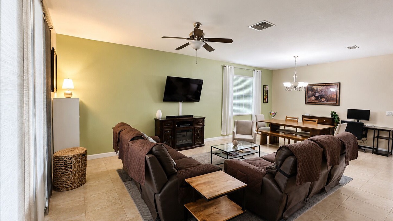 Photo of Livingroom in Live Oak Preserve