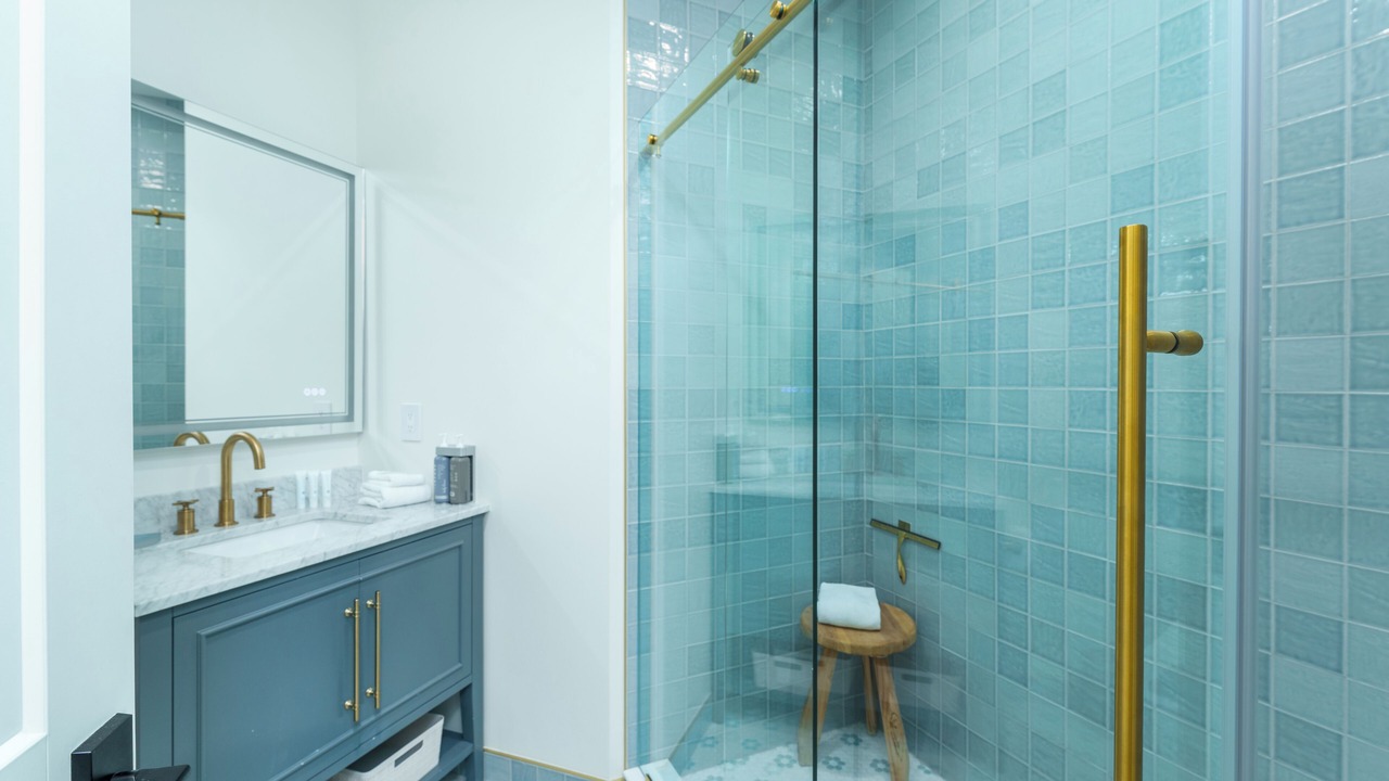 Photo of Bathroom in Holiday Isle