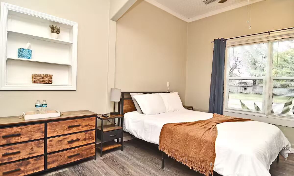 Photo of Bedroom in Winter Garden