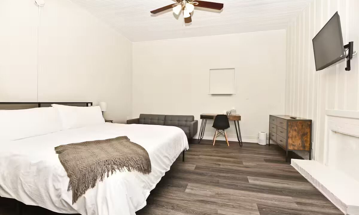 Photo of Bedroom in Winter Garden