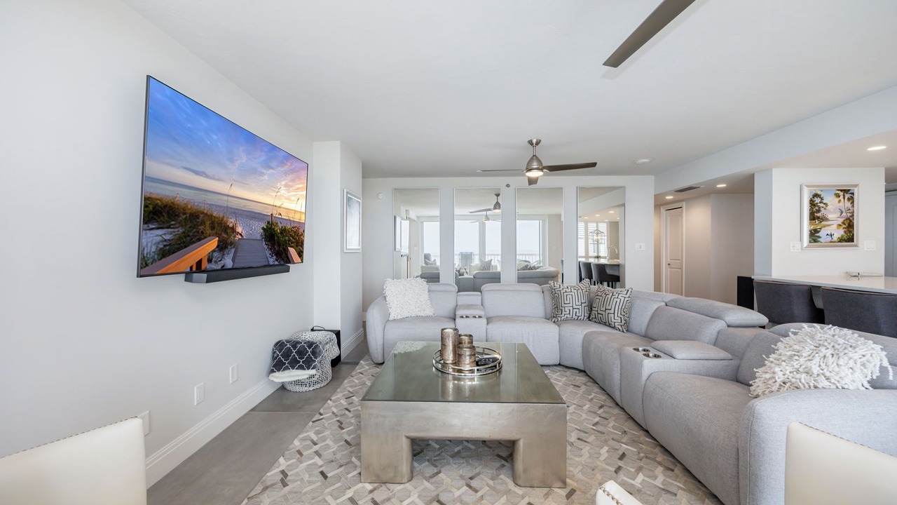 Photo of Livingroom in Pelican Bay