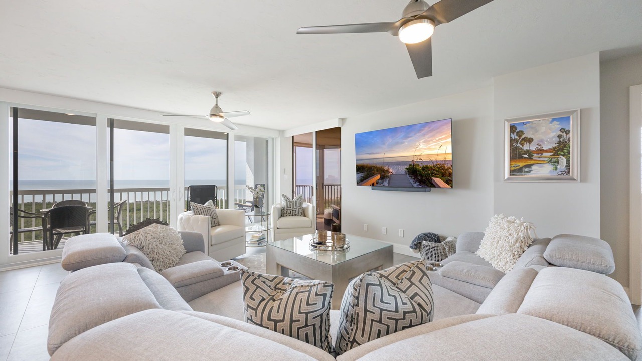 Photo of Livingroom in Pelican Bay