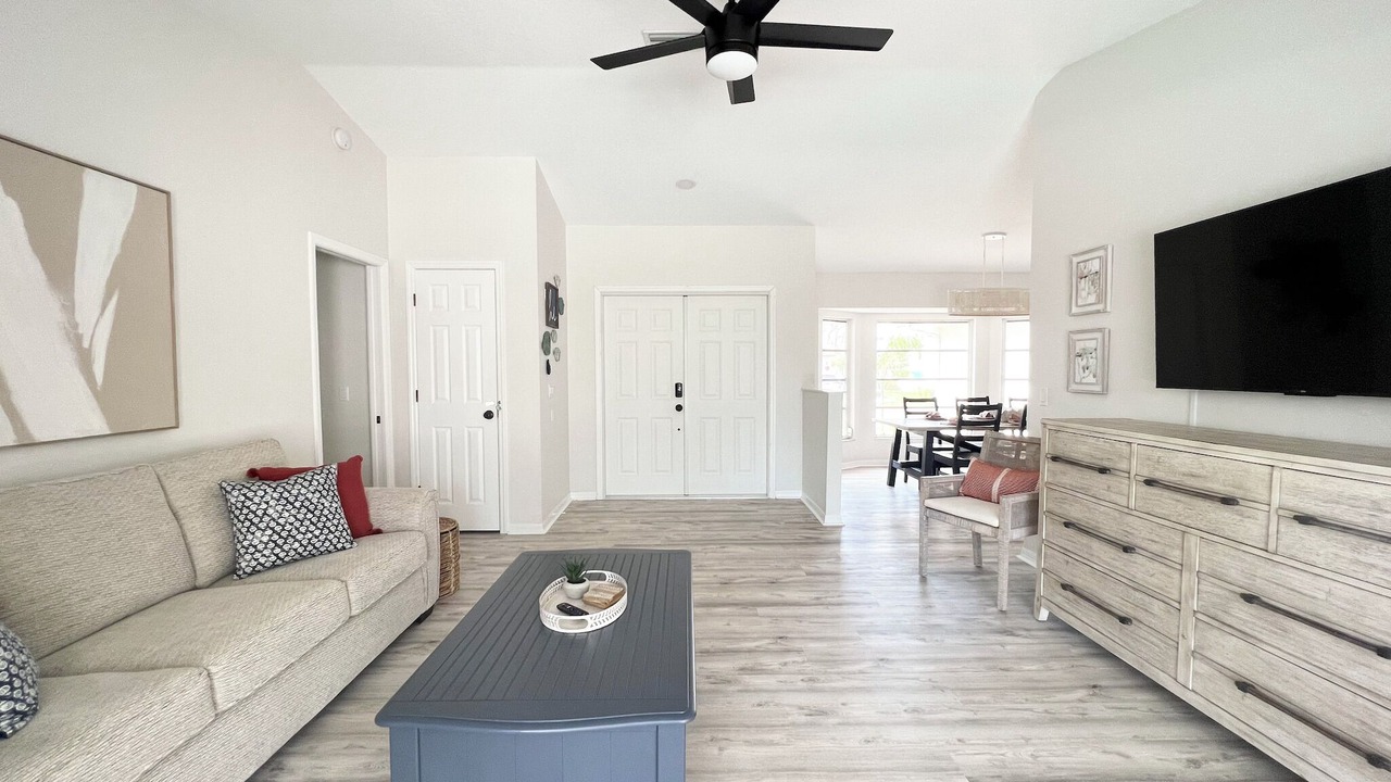 Photo of Livingroom in Englewood East