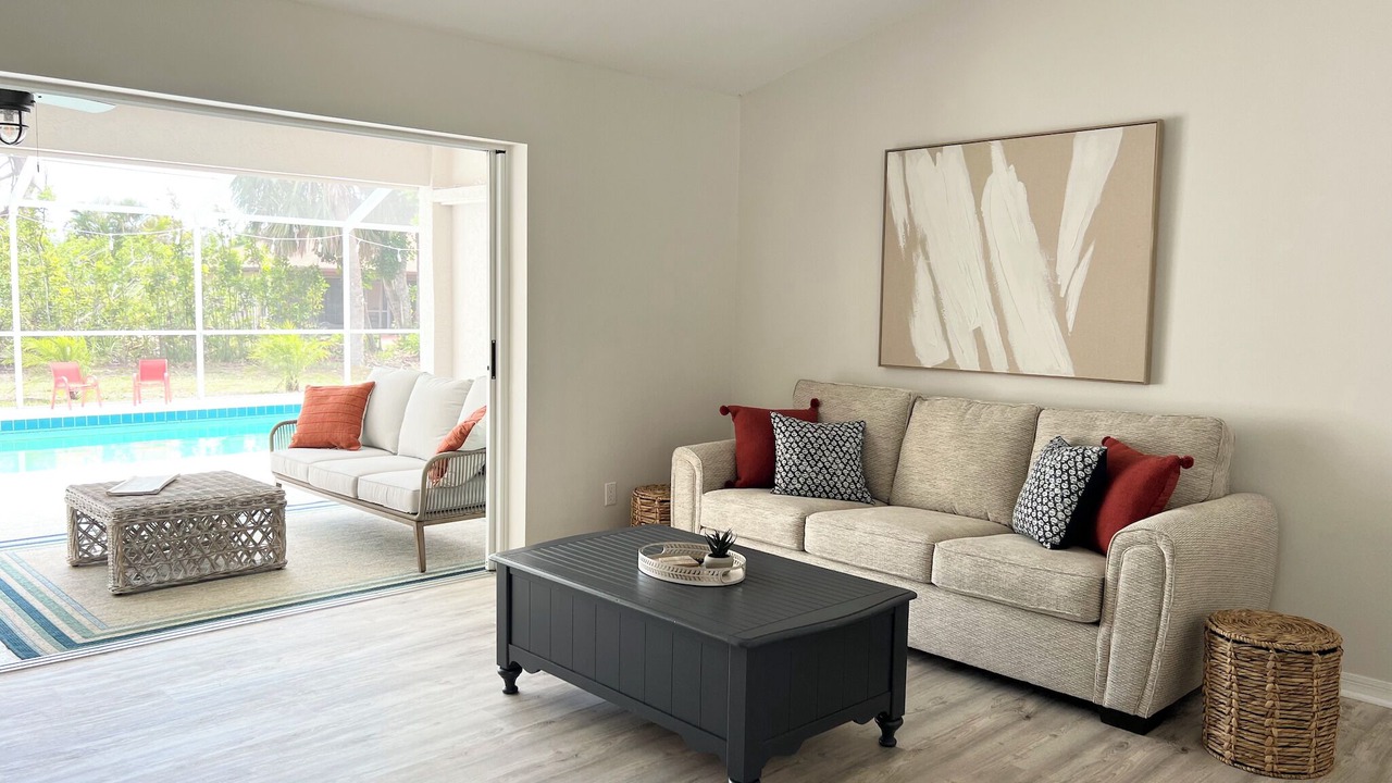 Photo of Livingroom in Englewood East