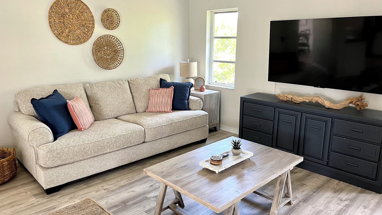 Photo of Livingroom in Englewood East