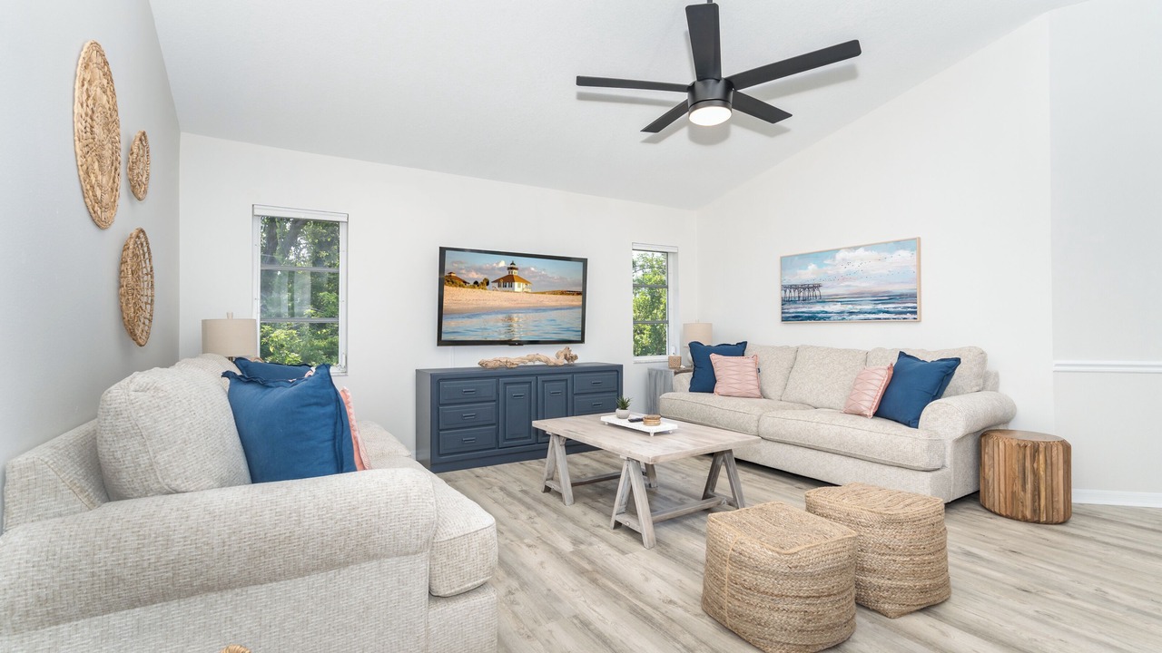 Photo of Livingroom in Englewood East