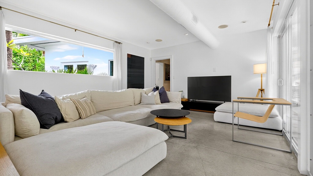 Photo of Livingroom in Key Biscayne