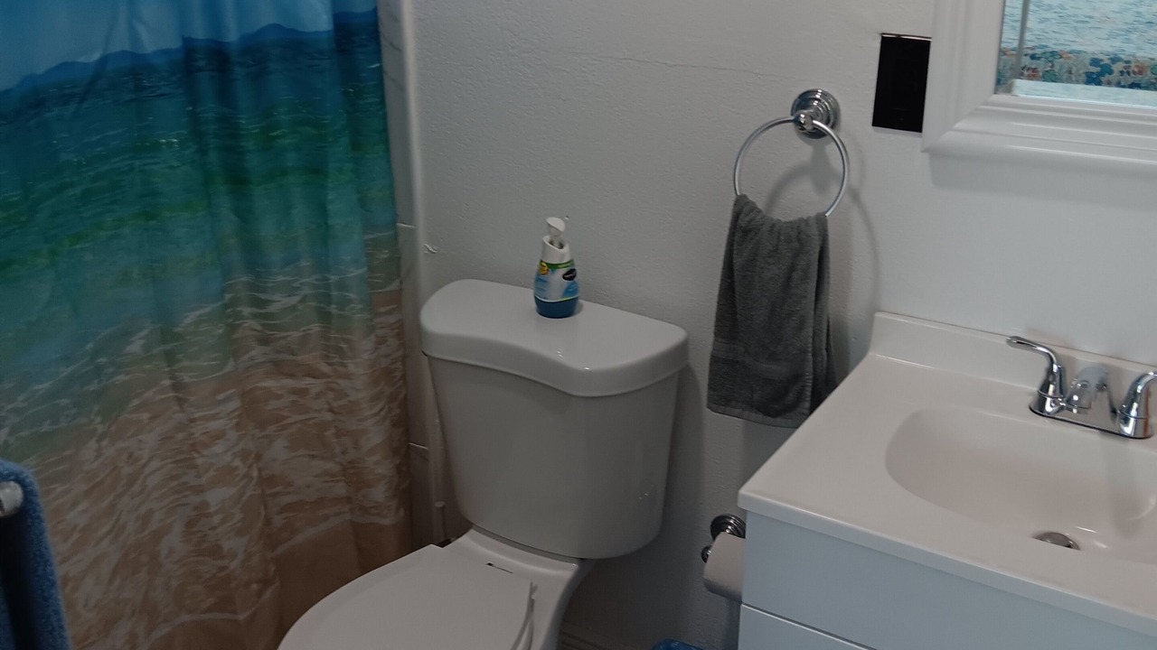 Photo of Bathroom in Pinecrest West Park