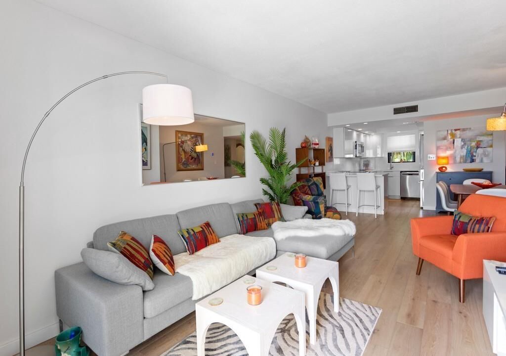 Photo of Livingroom in Central Beach