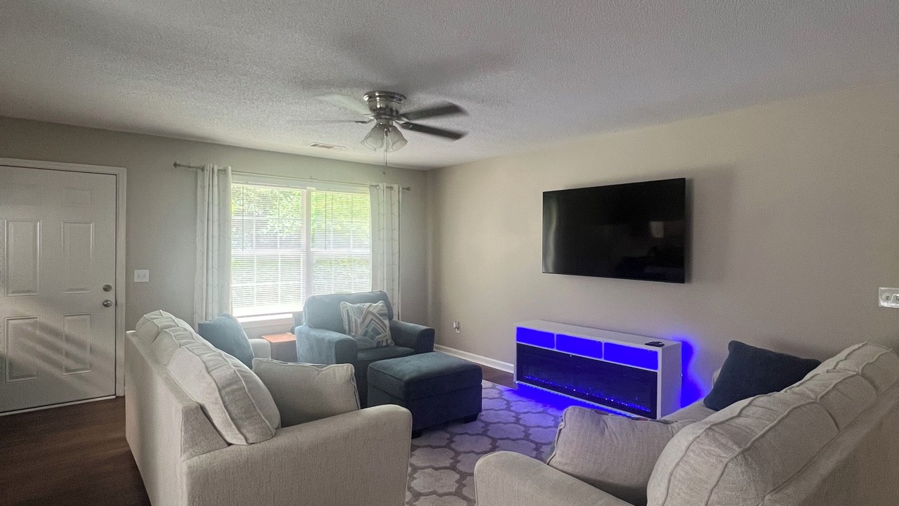 Photo of Livingroom in Midland City