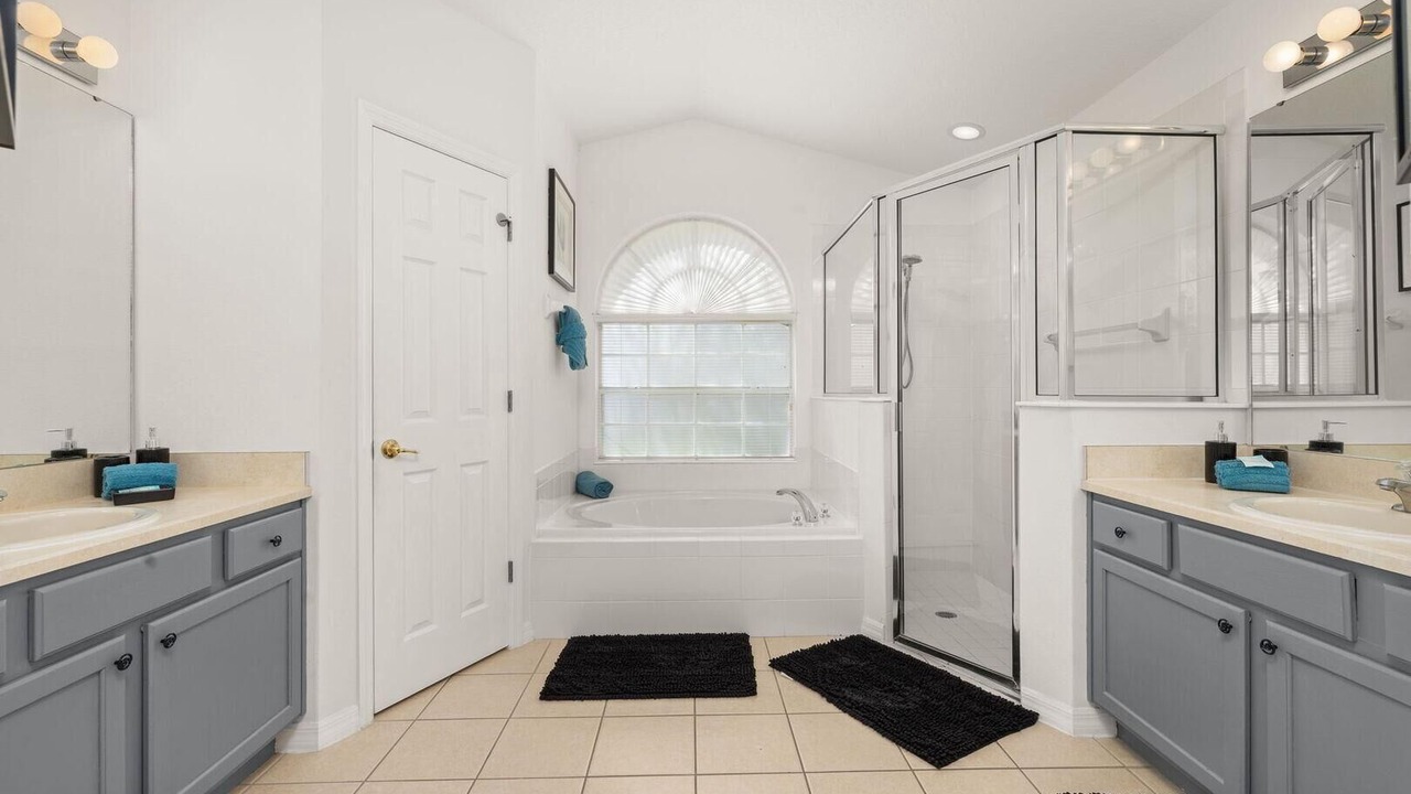 Photo of Bathroom in Orange Tree