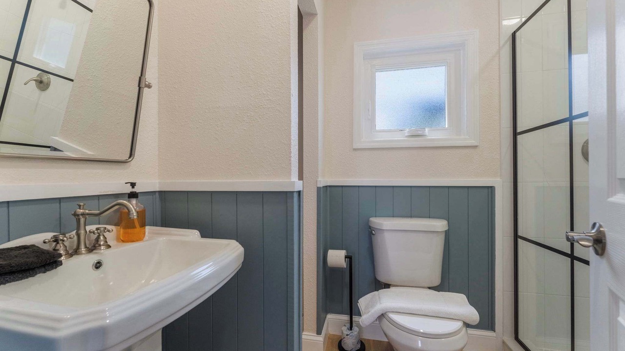 Photo of Bathroom in Parsuns To Cocoa Beach