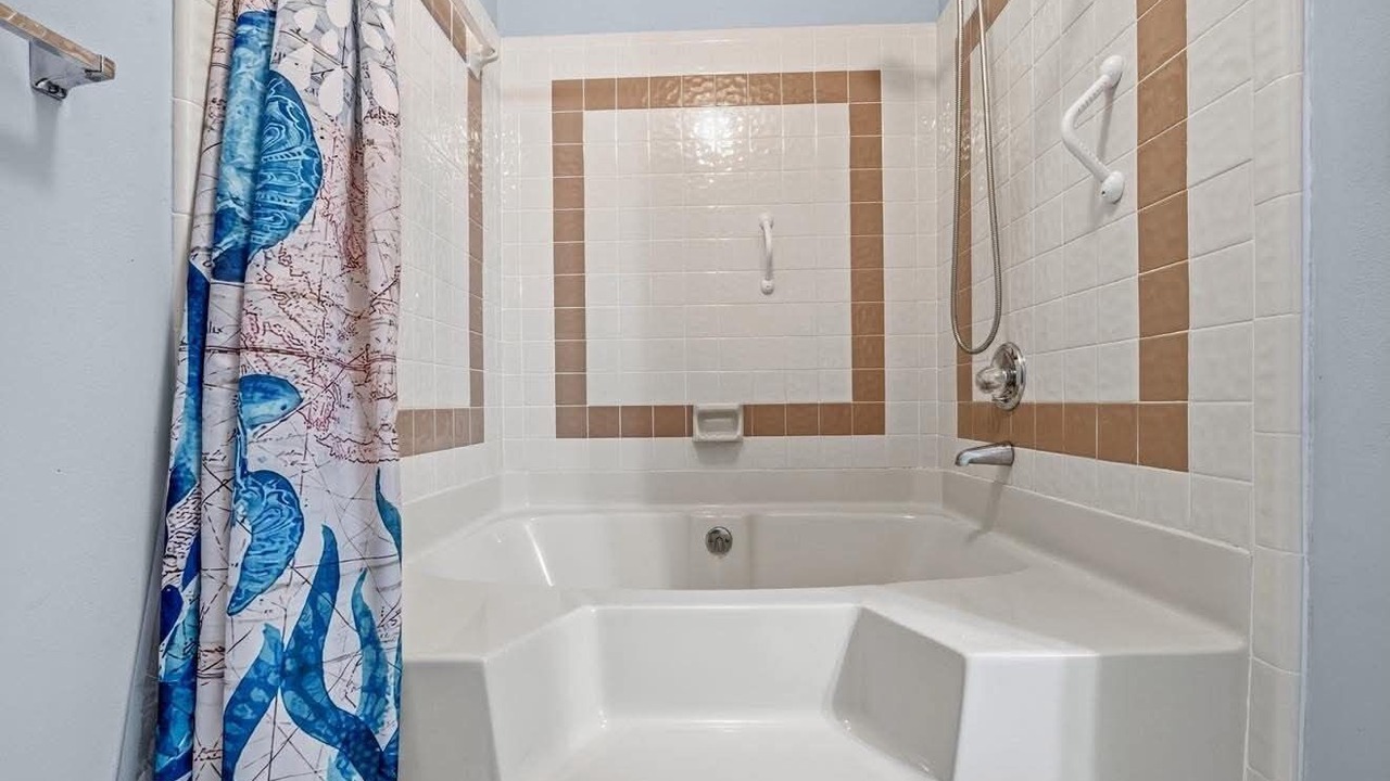 Photo of Bathroom in Thomas Drive