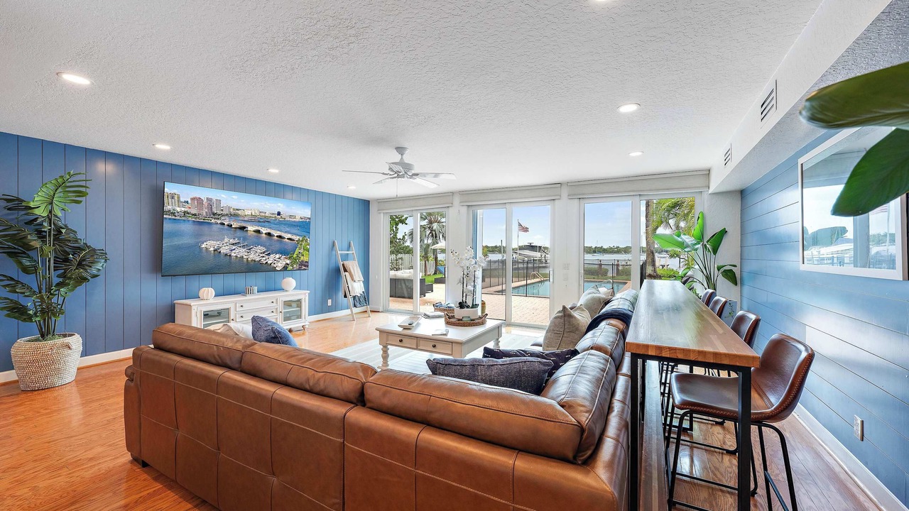 Photo of Livingroom in East Ocean Ave