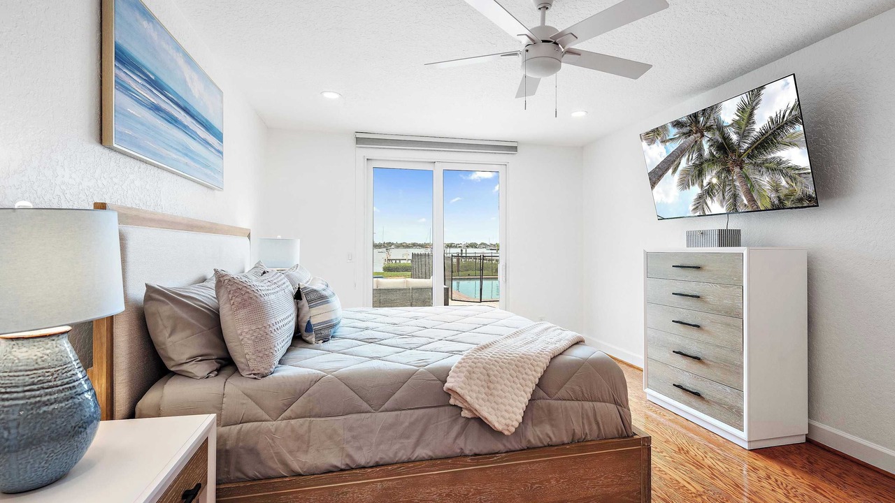 Photo of Bedroom in East Ocean Ave