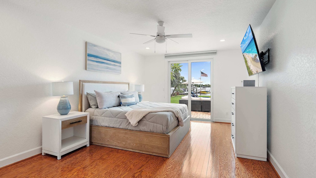 Photo of Bedroom in East Ocean Ave