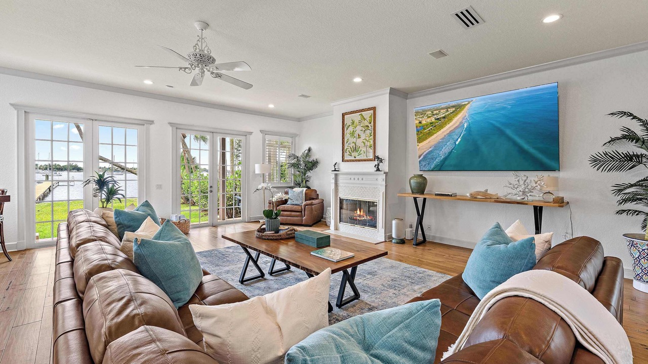 Photo of Livingroom in East Ocean Ave