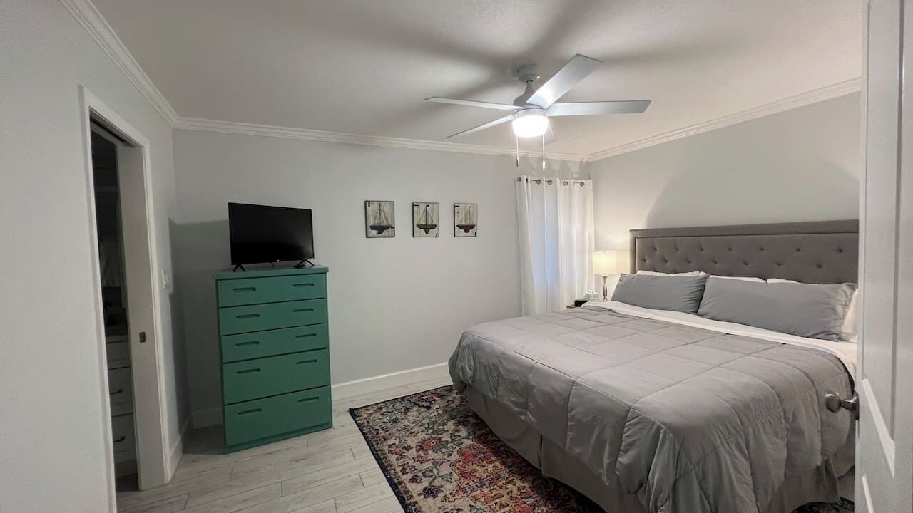 Photo of Bedroom in Upper Grand Lagoon