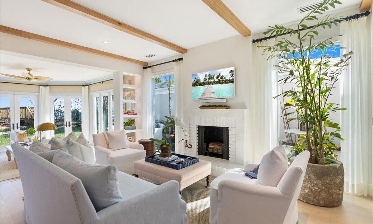 Photo of Livingroom in Indian River Shores
