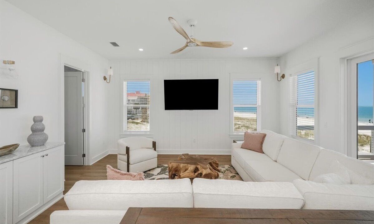 Photo of Livingroom in Mexico Beach
