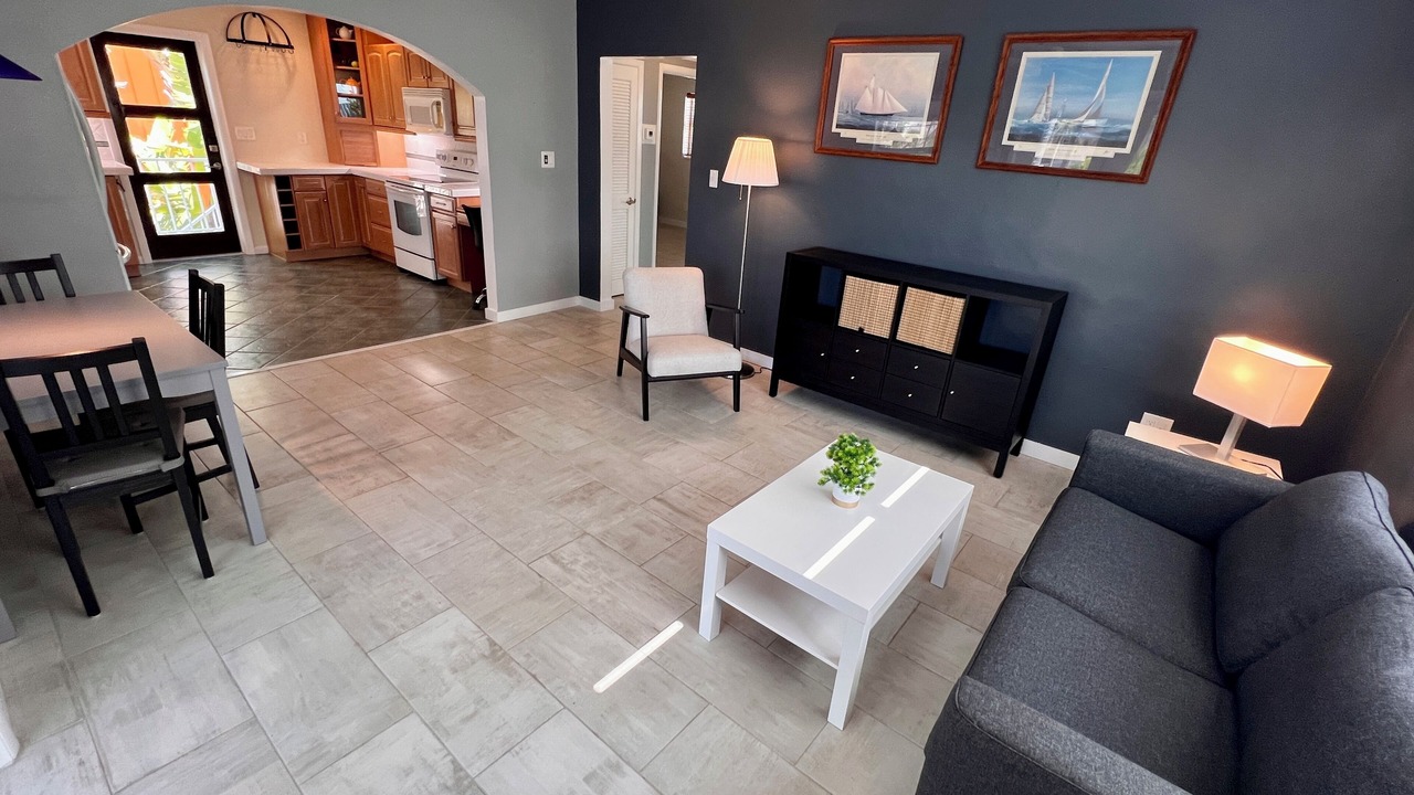 Photo of Livingroom in Breezeswept Beach Estates