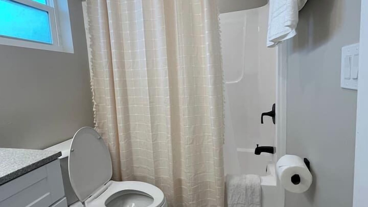 Photo of Bathroom in Mid Island