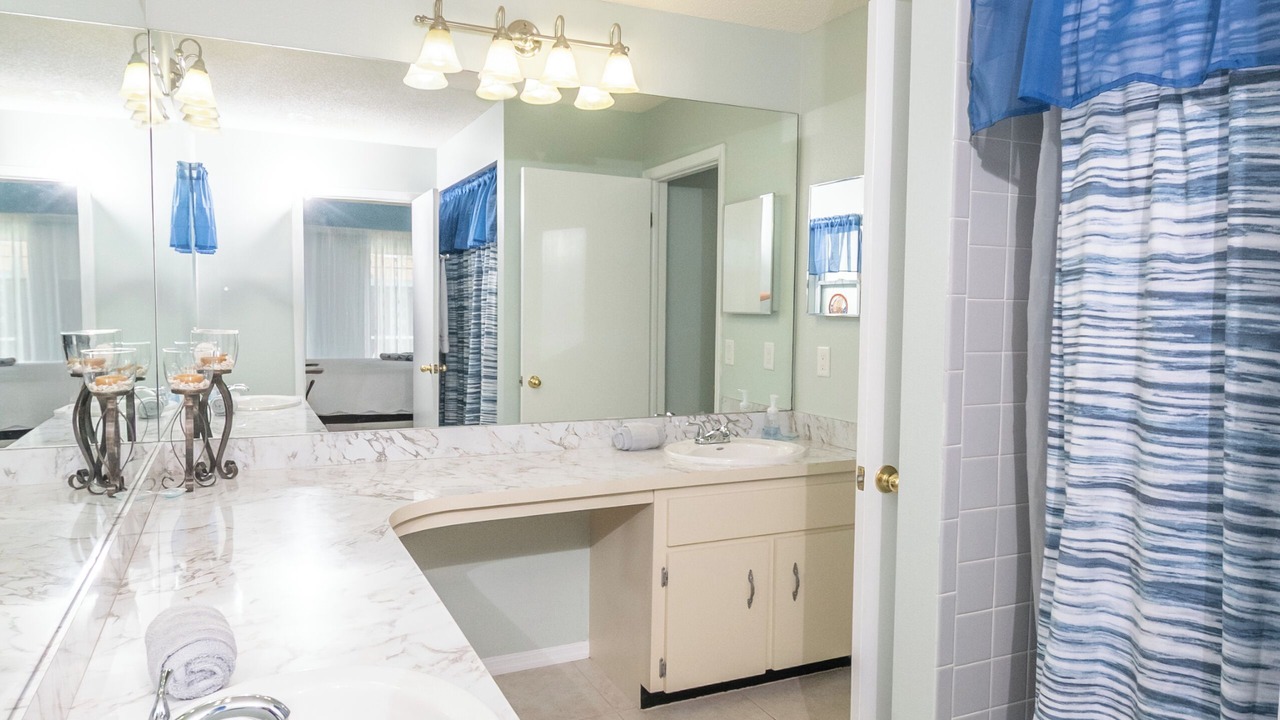 Photo of Bathroom in Regency Park