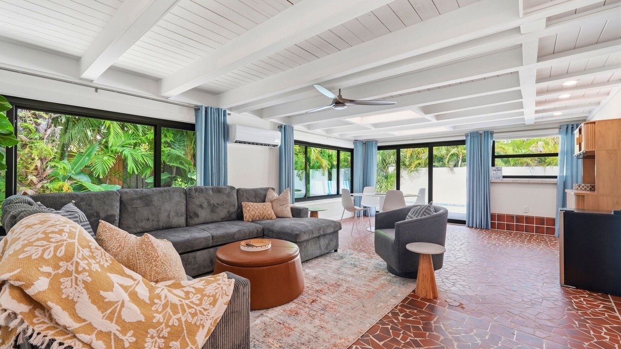 Photo of Livingroom in Bay Isle