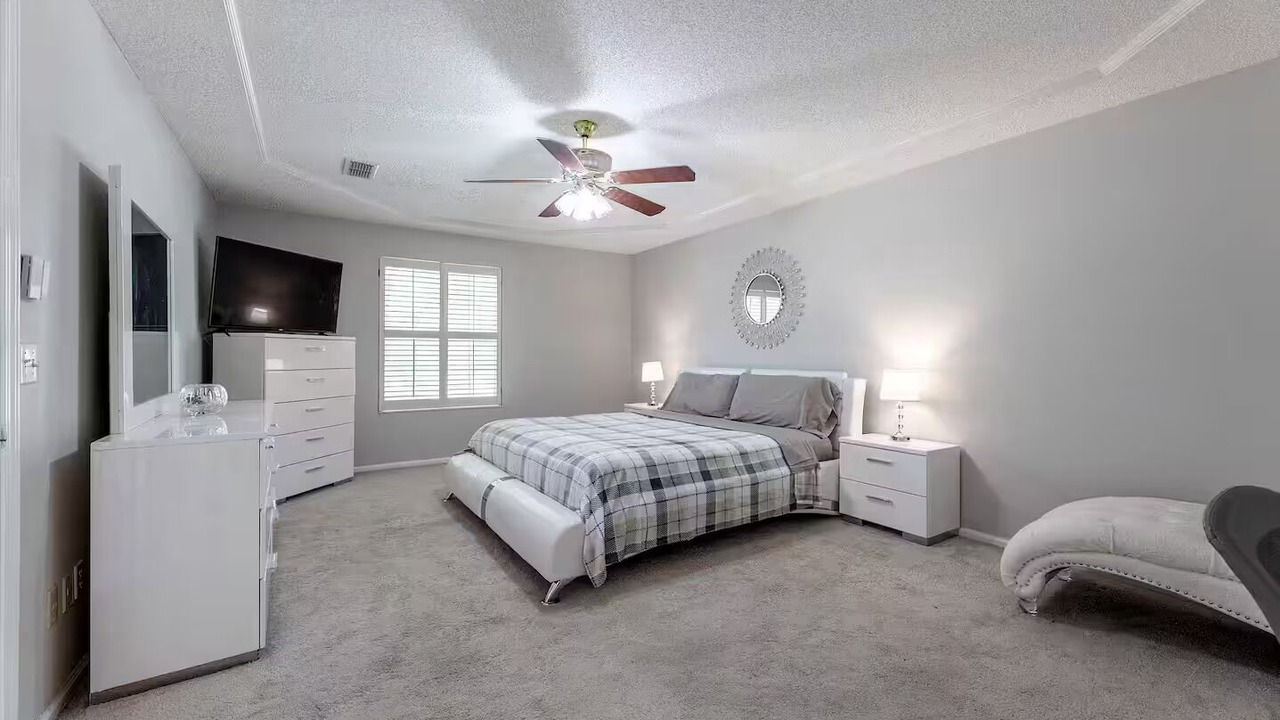 Photo of Bedroom in Lakeside