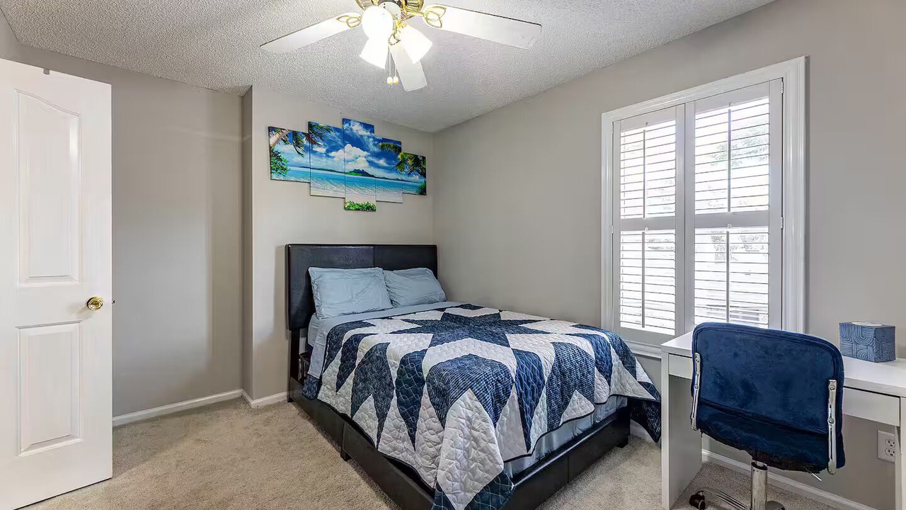 Photo of Bedroom in Lakeside