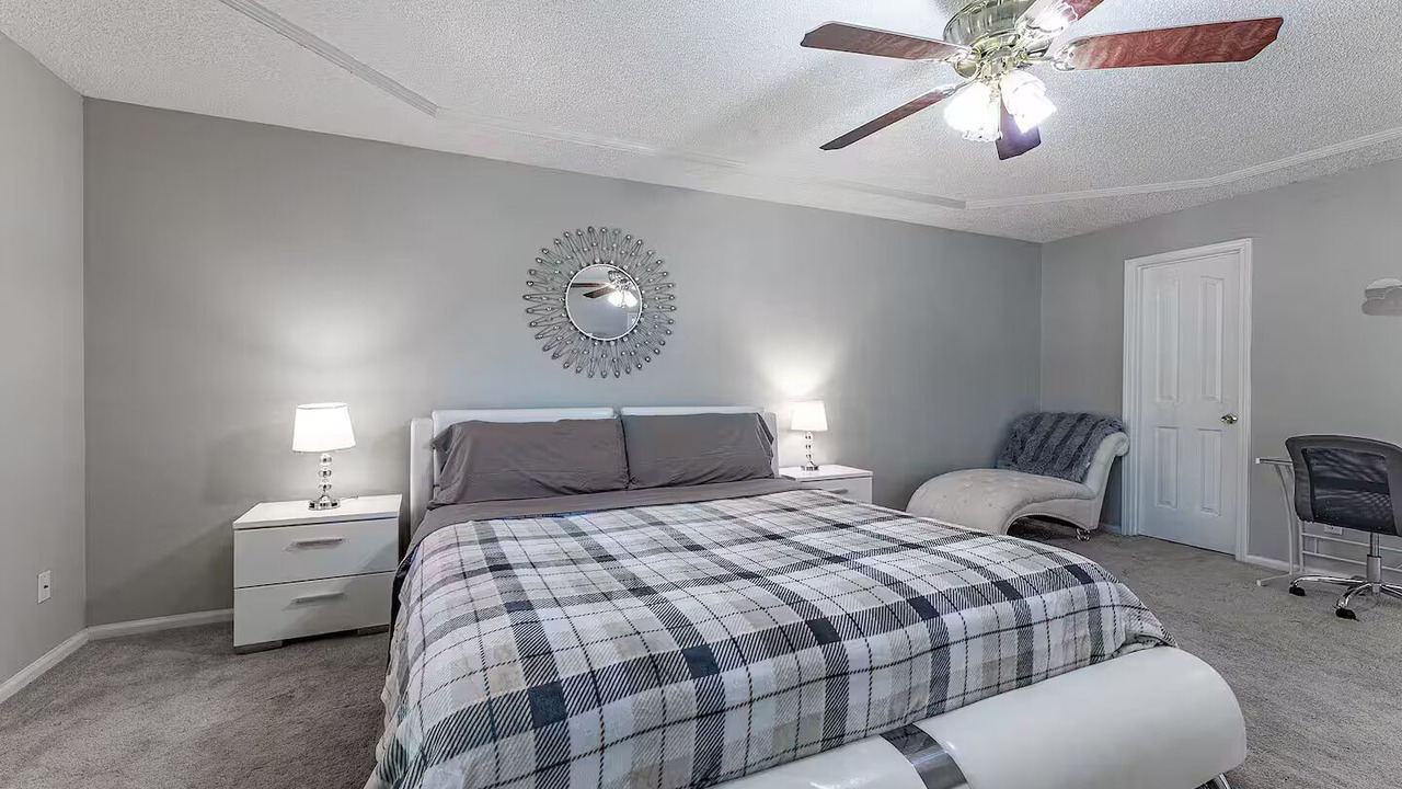 Photo of Bedroom in Lakeside