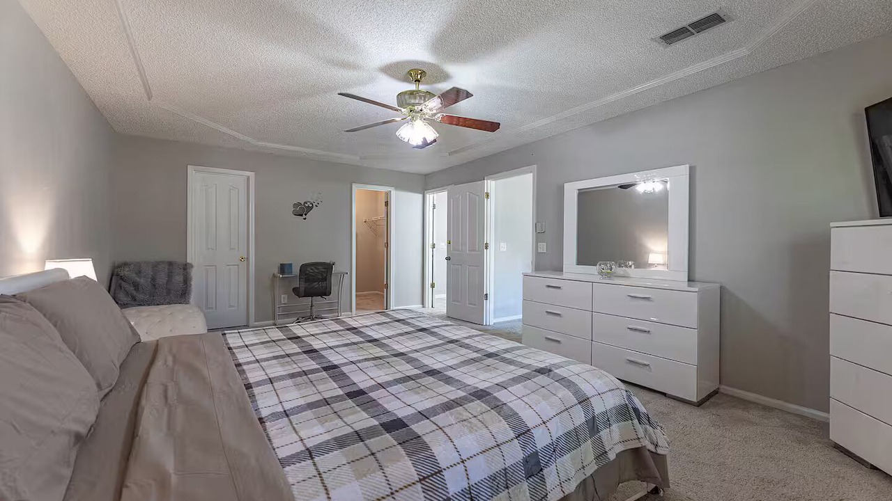 Photo of Bedroom in Lakeside