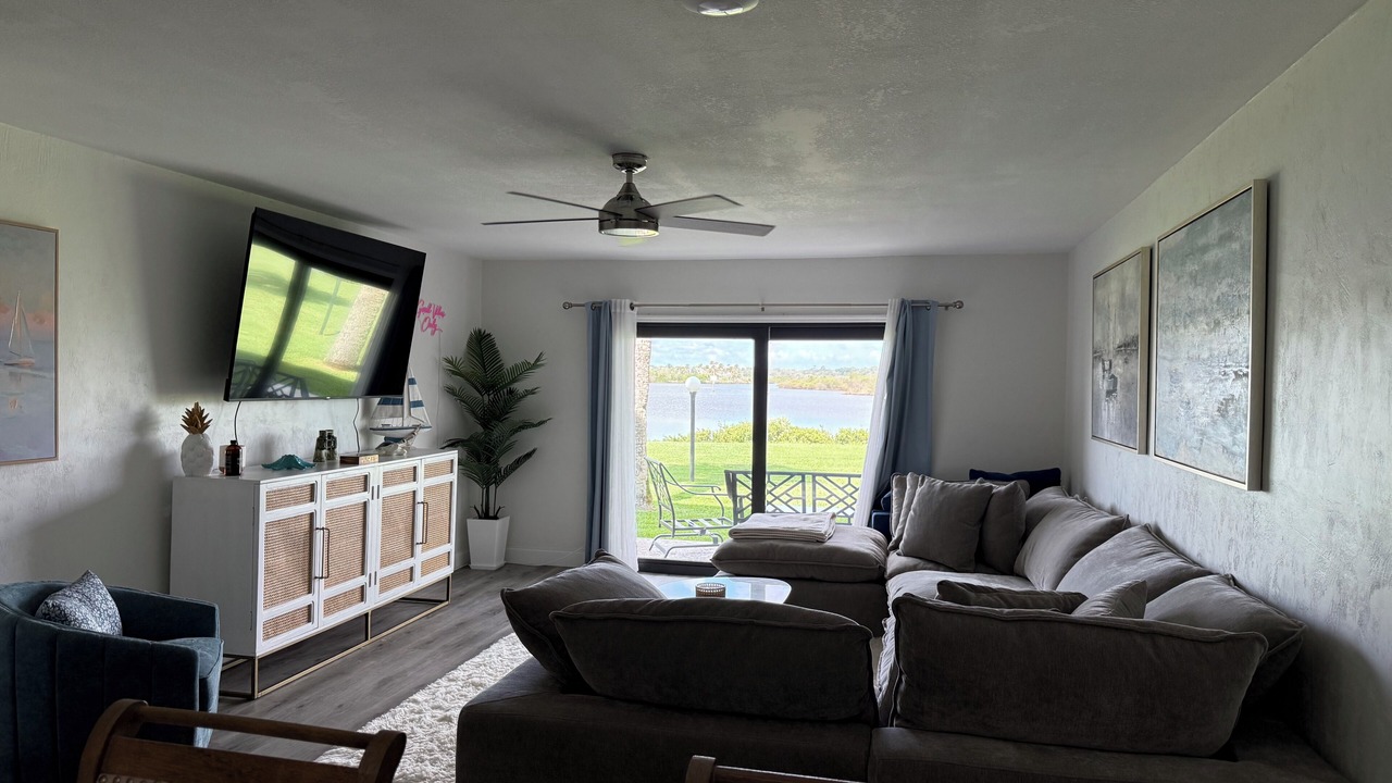 Photo of Livingroom in Ormond Beach