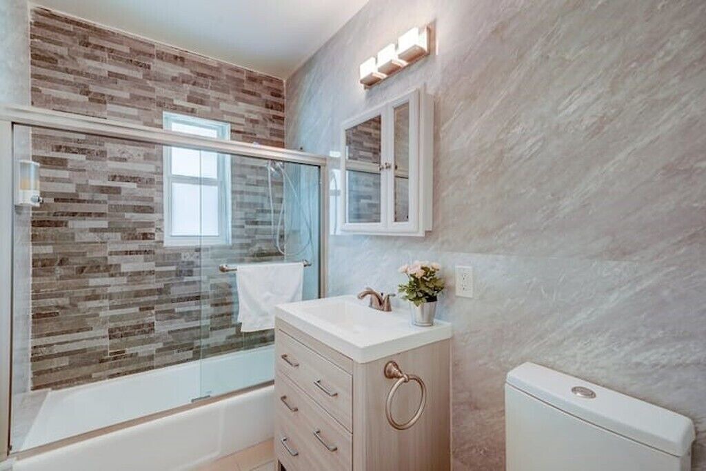 Photo of Bathroom in Biscayne Park
