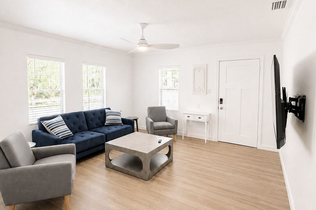 Photo of Livingroom in Suwannee