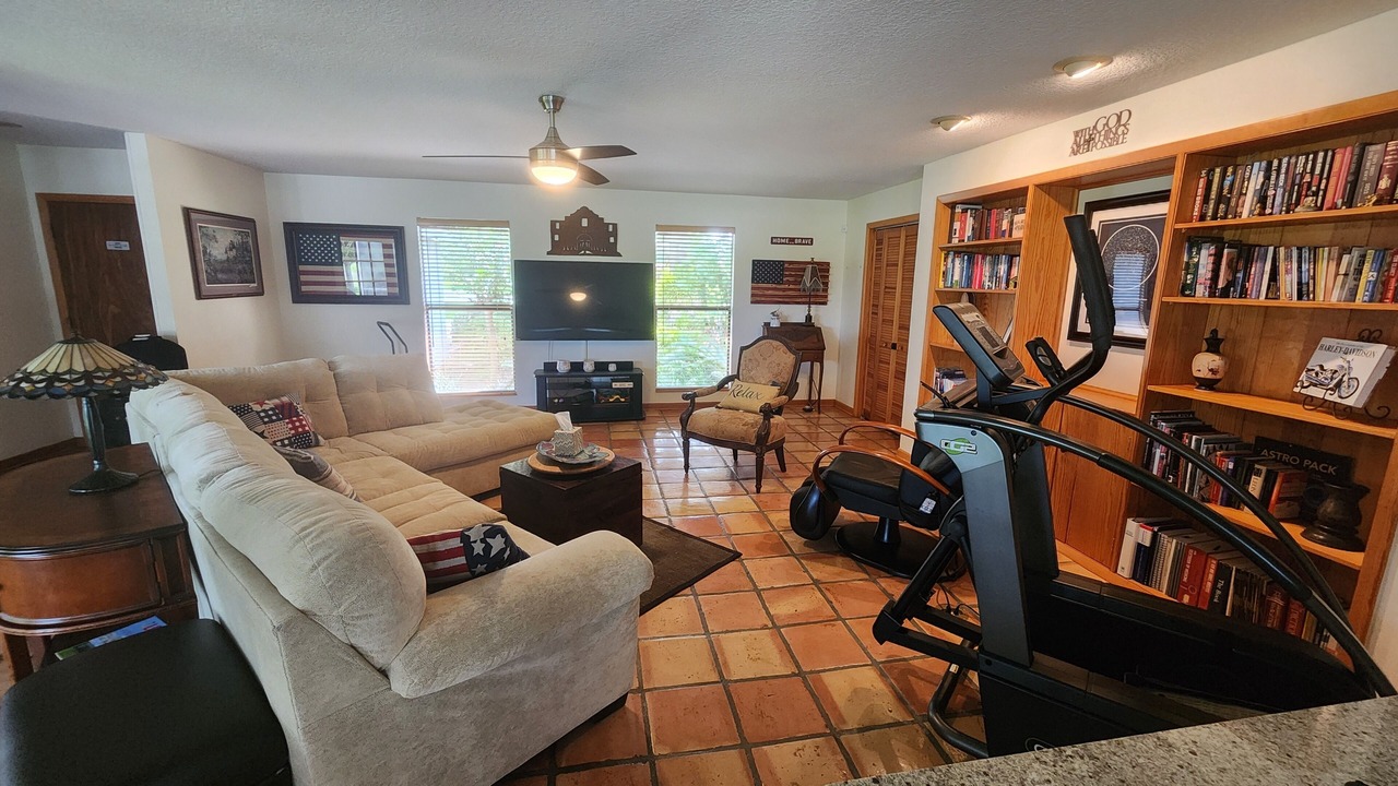 Photo of Livingroom in Lutz