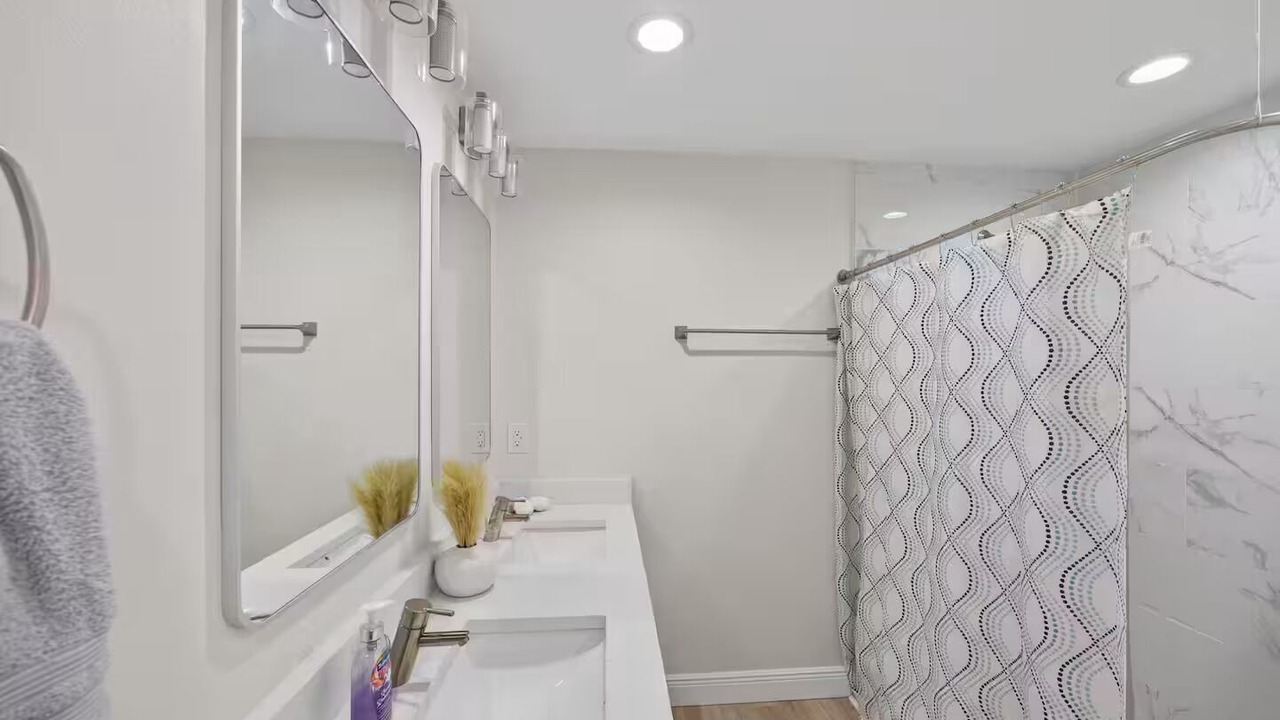 Photo of Bathroom in Englewood East