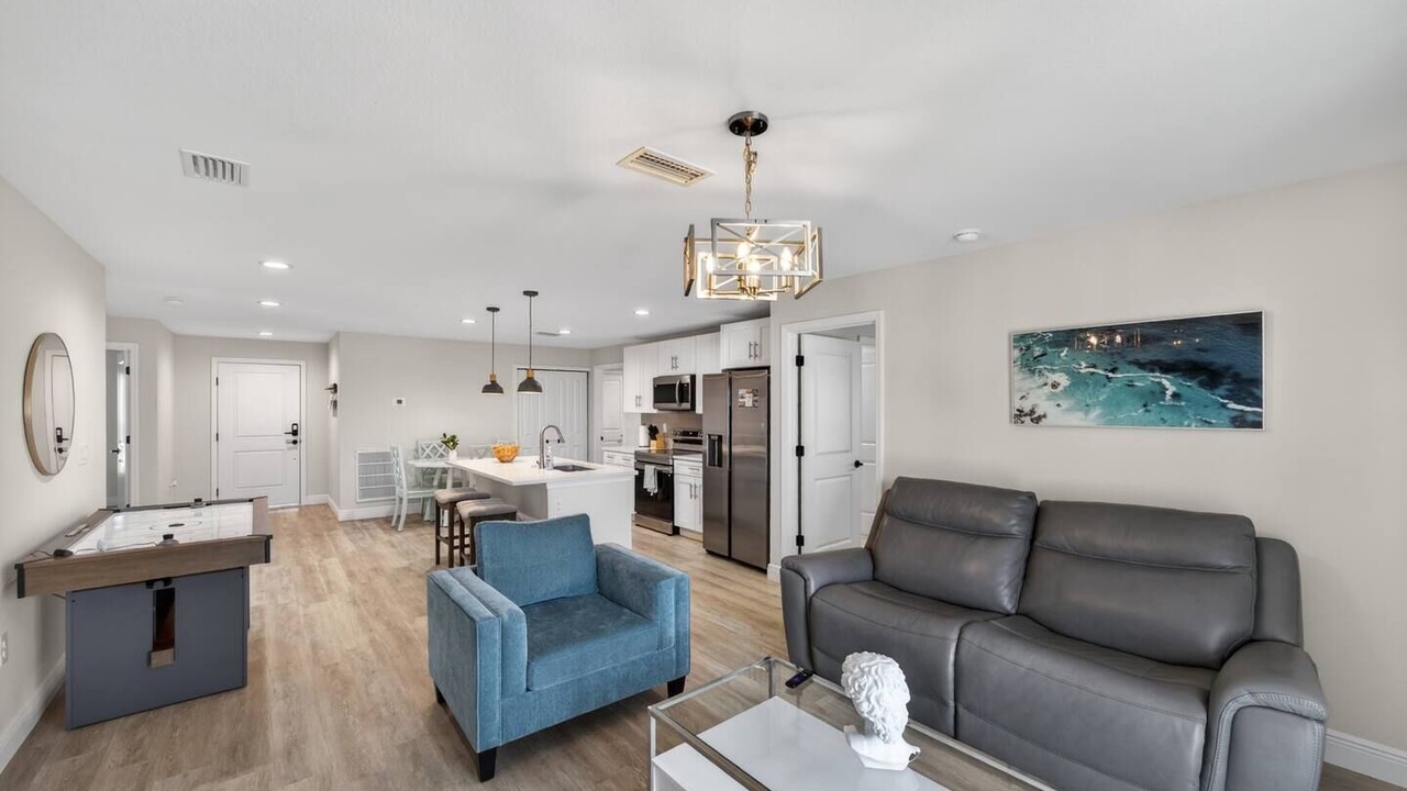 Photo of Livingroom in Englewood East