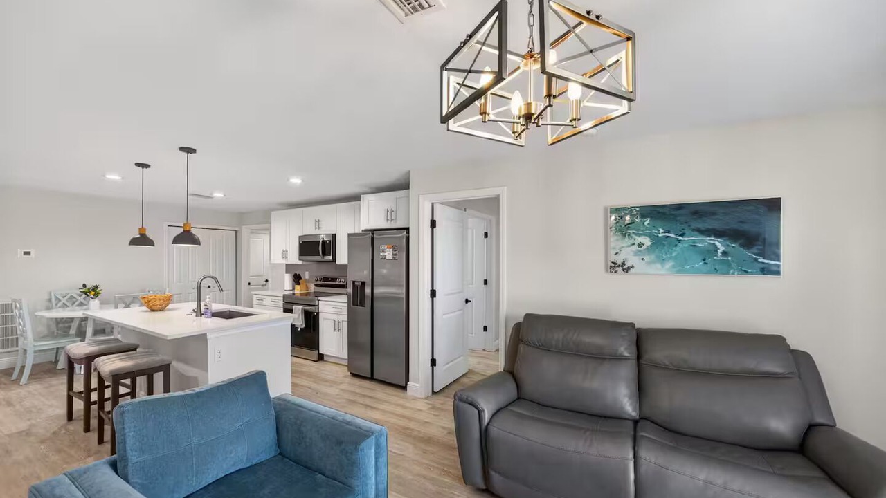 Photo of Livingroom in Englewood East