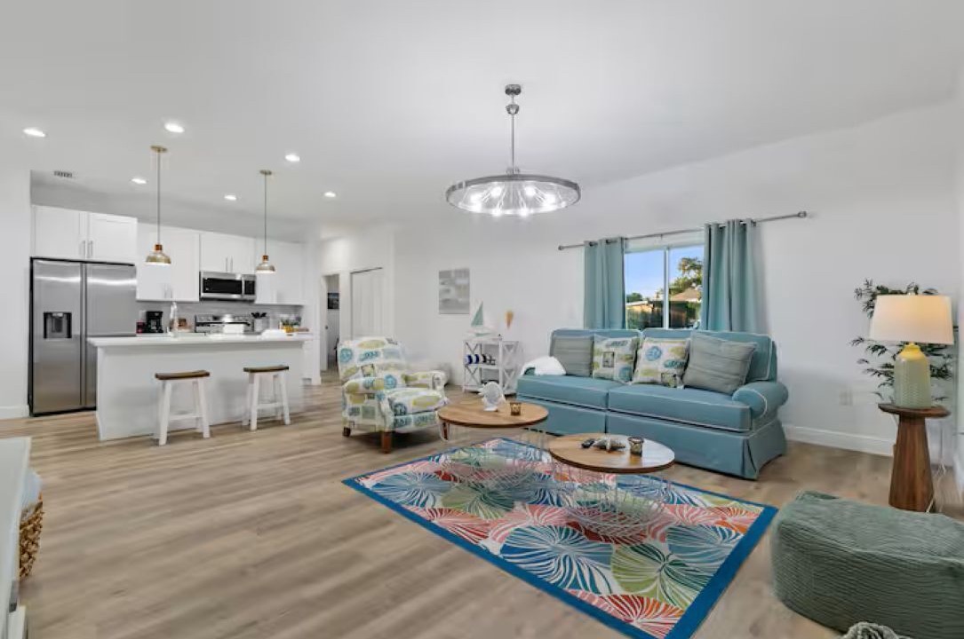 Photo of Livingroom in Englewood East